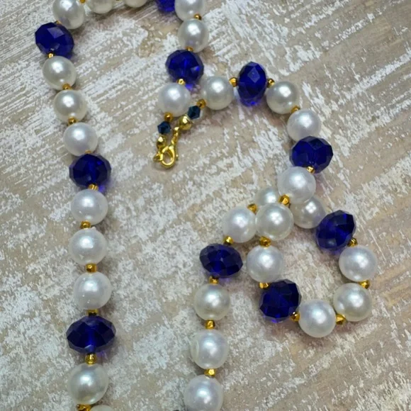 Elegant new handmade faux Pearl and Blue Crystal Beaded Necklace - Picture 3 of 3